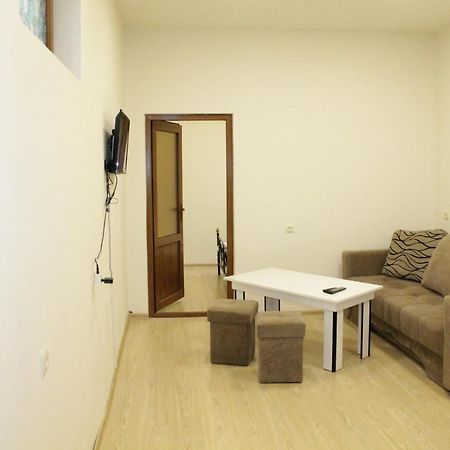 יירבאן Tempus Hotel-Hostel מראה חיצוני תמונה