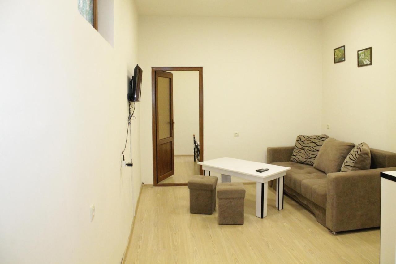 יירבאן Tempus Hotel-Hostel מראה חיצוני תמונה