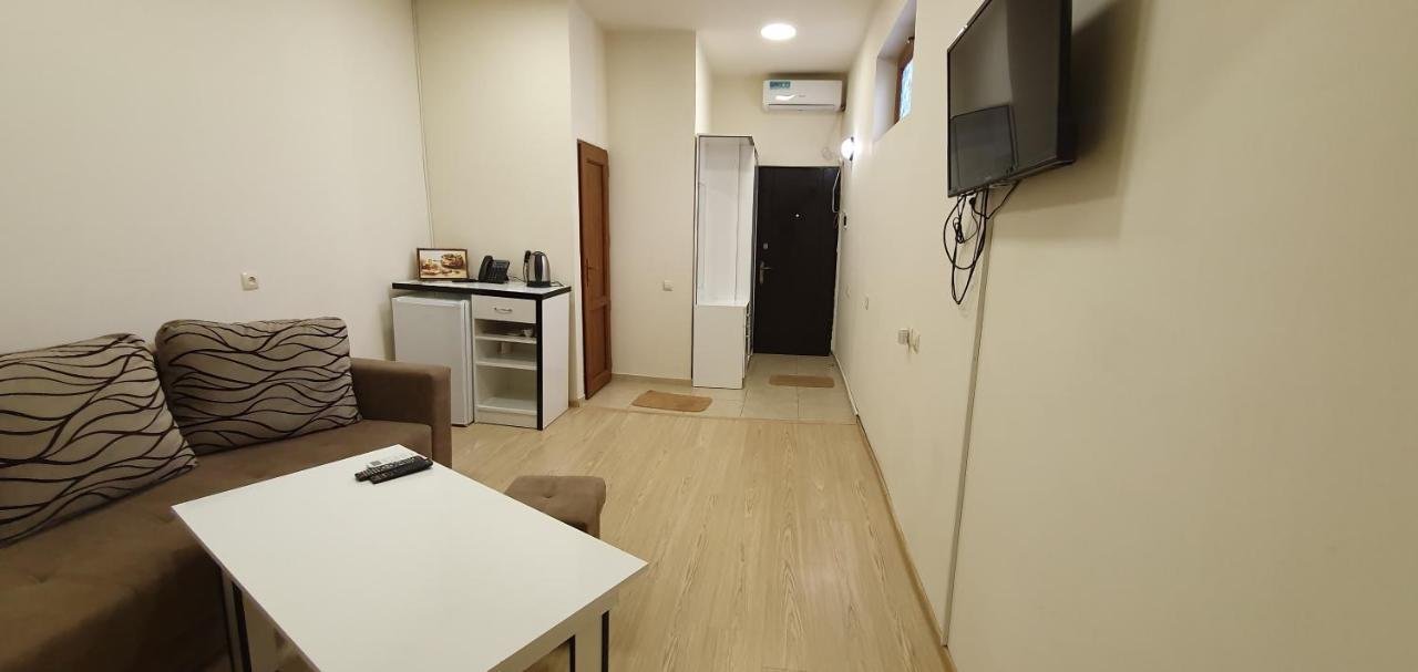 יירבאן Tempus Hotel-Hostel מראה חיצוני תמונה