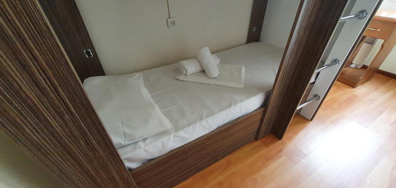 יירבאן Tempus Hotel-Hostel מראה חיצוני תמונה